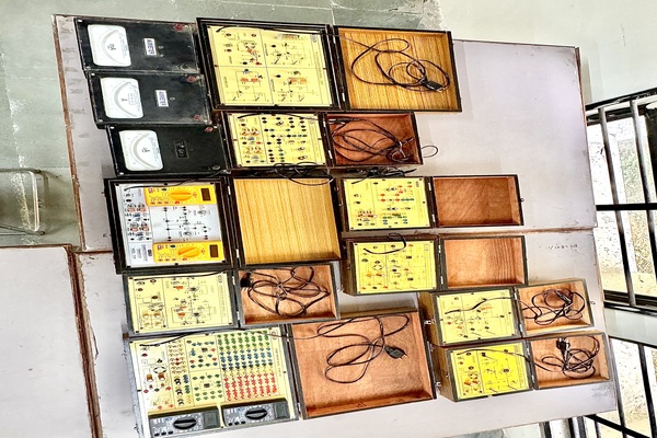 L 201 Analog/Digital Electronics Lab